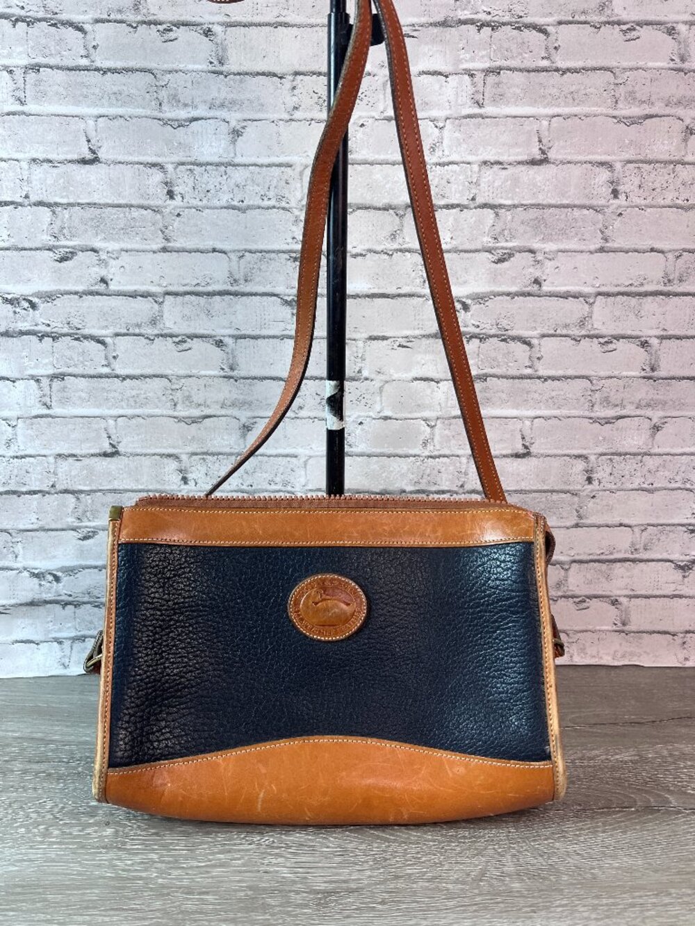 Vintage Dooney and Bourke London Tan Leather Zip Shoulder Bag